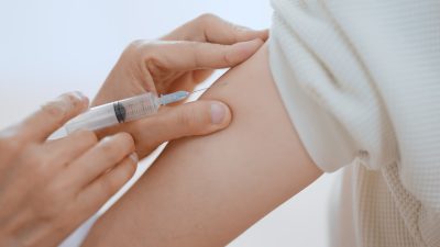 子宮頸がんワクチンはどのくらいの人が受けている？日本と世界の接種率