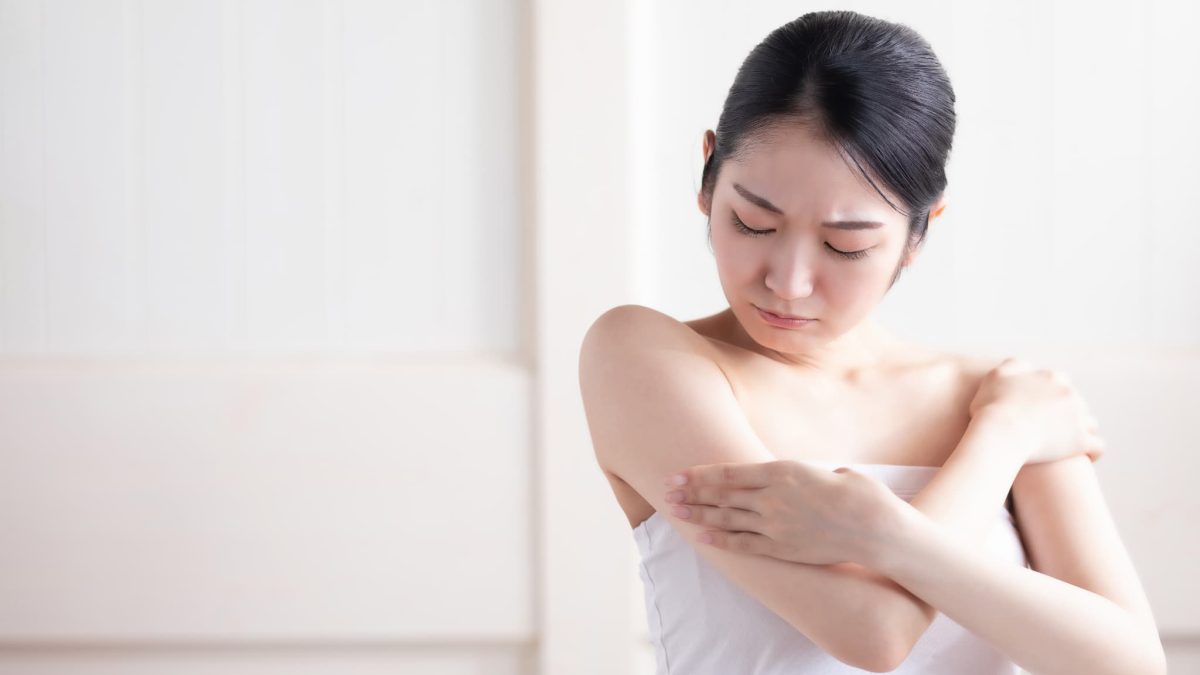 大人の水いぼはうつる？治し方・治療期間・受診の目安を専門医が解説