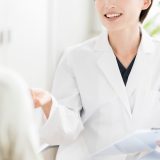 不眠で病院に行くタイミングは？「行くべき目安」と「何科がベストか」を解説