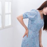 生理痛で腰が痛い！その原因と今すぐできる解消法・寝方を徹底解説