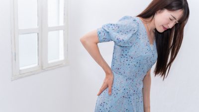 生理痛で腰が痛い！その原因と今すぐできる解消法・寝方を徹底解説