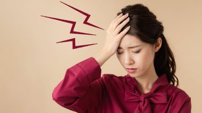 40代の生理中に頭痛はなぜひどくなる？更年期との関係と今すぐできる対処法