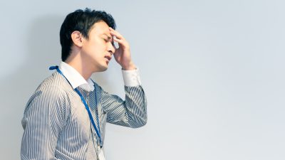 高血圧で頭痛がする時の対処法｜危険なサインと薬の服用、自宅での応急処置