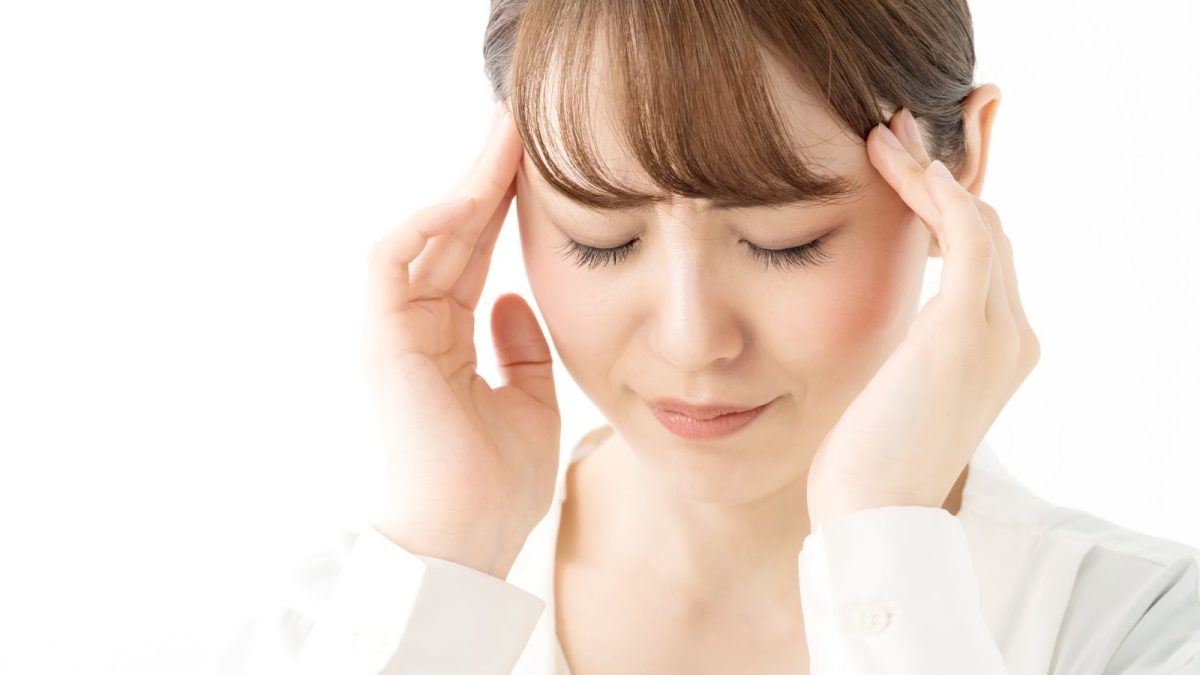 生理中の頭痛がひどい！薬が効かない原因と「月経関連片頭痛」への対処法