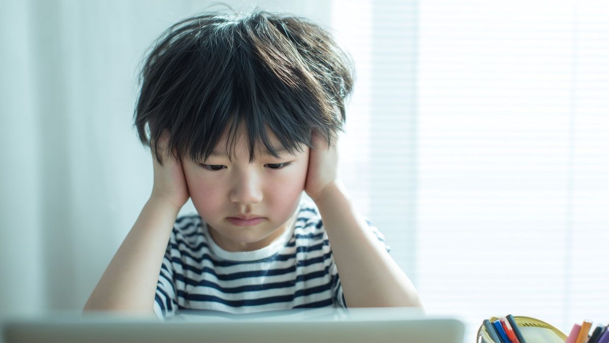 子供の頭痛は何科を受診？判断基準と「危険なサイン」を徹底解説