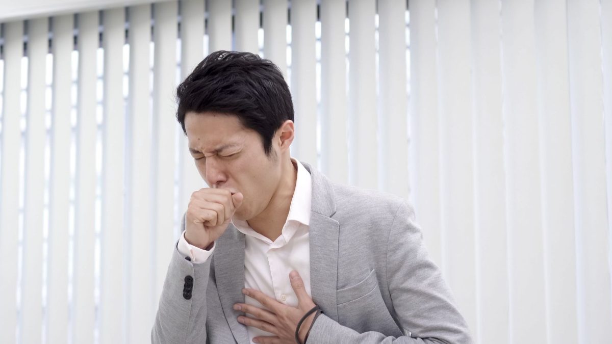 花粉症で咳が止まらないのはなぜ？危険な「咳喘息」のサインと今すぐできる対処法