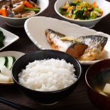 【認知症予防×食べ物】脳を守る食事とは？効果的な食材7選と避けるべき食習慣を徹底解説