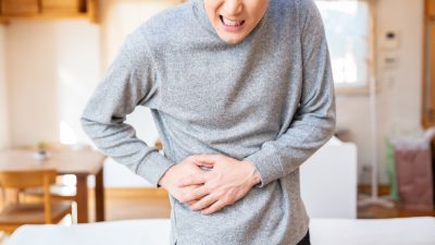 尿路結石の痛みはいつまで続く？自然排石・治療期間と痛みの波を解説