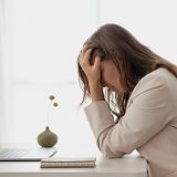 強迫性障害になりやすい人の特徴とは？性格・環境・脳の仕組みから正しく理解する