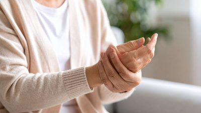 膠原病になりやすい性格はある？ストレスとの関係や心のケアについて解説