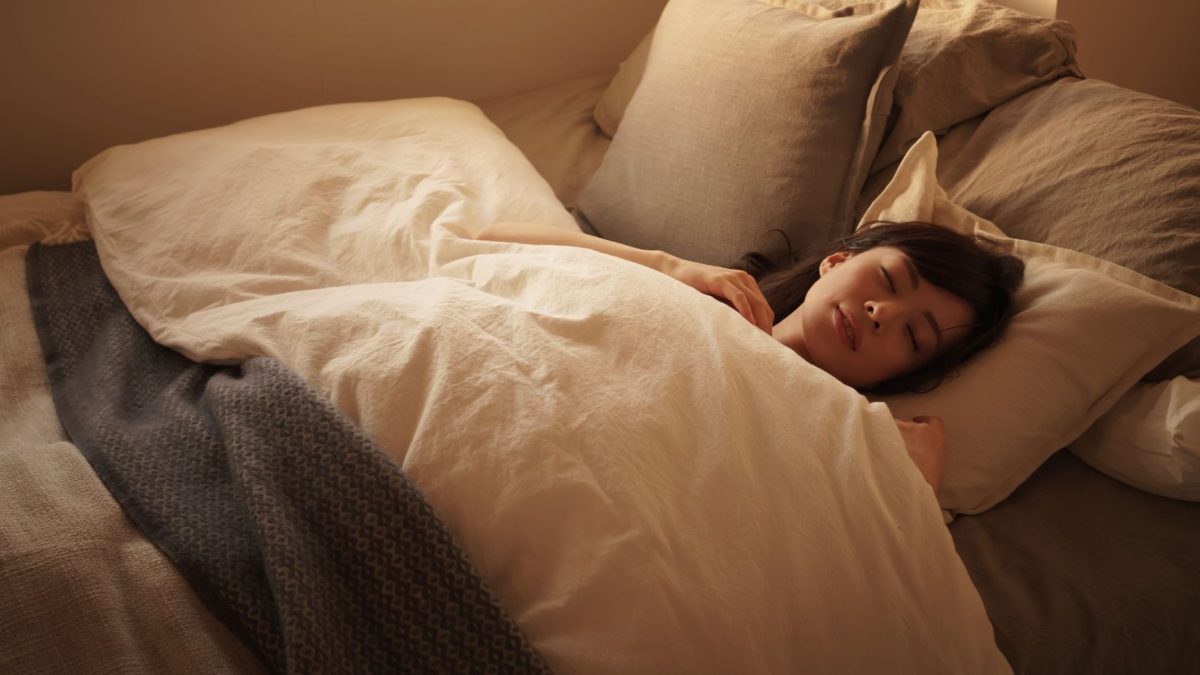 不眠症の治し方完全ガイド｜自力でできる改善法から病院へ行くべき目安まで徹底解説