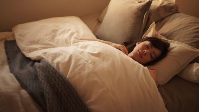 不眠症の治し方完全ガイド｜自力でできる改善法から病院へ行くべき目安まで徹底解説