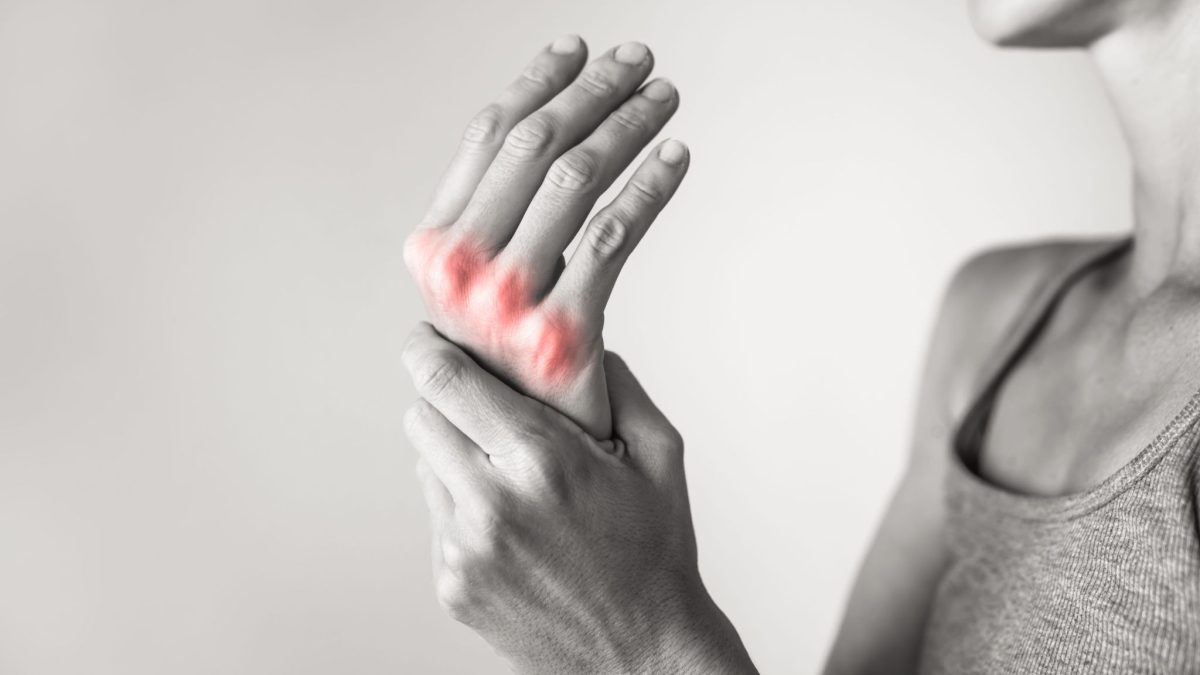 リウマチになりやすい性格はある？ストレスとの関係や発症リスクを解説