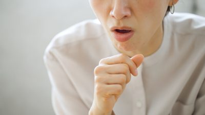 マイコプラズマ肺炎の原因を徹底解説！感染経路から潜伏期間、対策まで