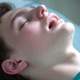 睡眠時無呼吸症候群はダイエットでどこまで改善する？肥満との関係と具体的な減量戦略