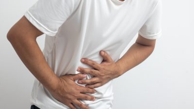 クローン病の腹痛はどんな痛み？初期症状から見逃せないサイン、対処法まで徹底解説