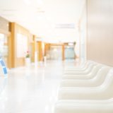 間欠性跛行は何科を受診？症状で見極める適切な医療機関と受診後の流れ
