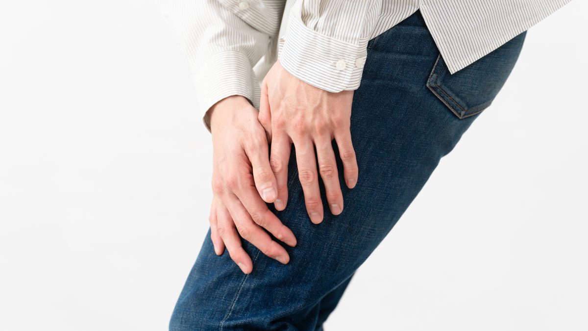 椎間板ヘルニアによる足のしびれ、どうすれば？原因から最新の治し方、自宅ケアまで徹底解説