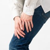 椎間板ヘルニアによる足のしびれ、どうすれば？原因から最新の治し方、自宅ケアまで徹底解説