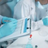 子供のアレルギー検査費用はいくら？保険適用や種類別の自己負担額を徹底解説