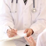 ファブリー病は治る？完治の現状と、治療で改善が期待できること・まだ分からないこと